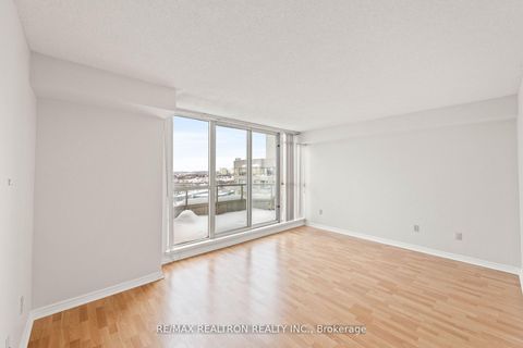 Photo 24 at 1112 - 7 Townsgate Drive, Yorkhill, Vaughan