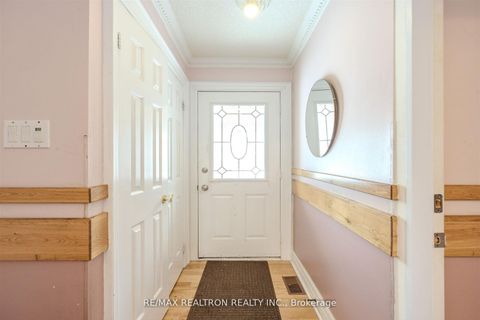 Photo 6 at 60 Arthur Hall Drive, Sharon, East Gwillimbury