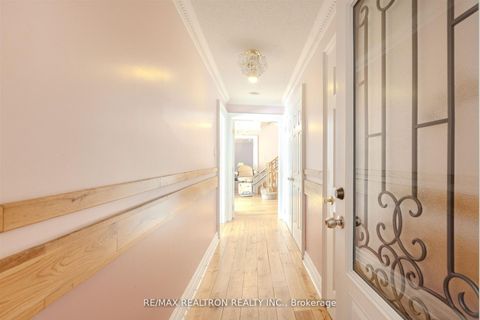 Photo 7 at 60 Arthur Hall Drive, Sharon, East Gwillimbury