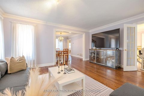 Photo 10 at 60 Arthur Hall Drive, Sharon, East Gwillimbury