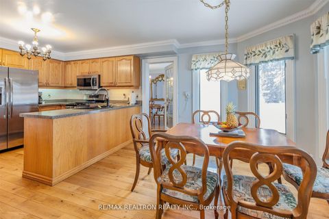Photo 13 at 60 Arthur Hall Drive, Sharon, East Gwillimbury