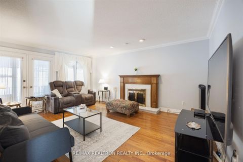 Photo 17 at 60 Arthur Hall Drive, Sharon, East Gwillimbury