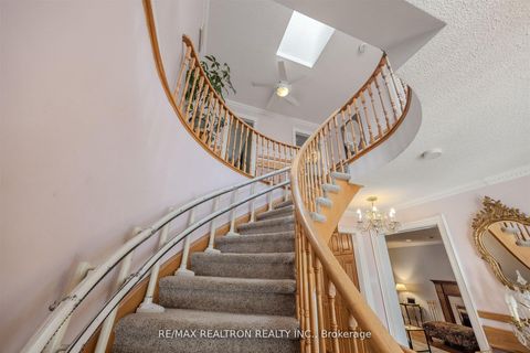 Photo 25 at 60 Arthur Hall Drive, Sharon, East Gwillimbury