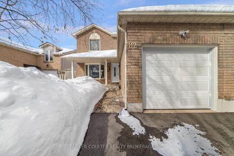 Photo 2 at 82 Barre Drive, Painswick North, Barrie
