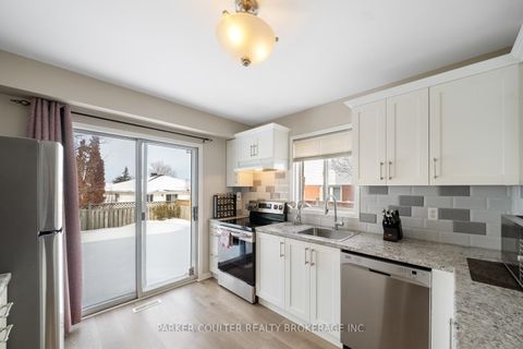 Photo 9 at 82 Barre Drive, Painswick North, Barrie