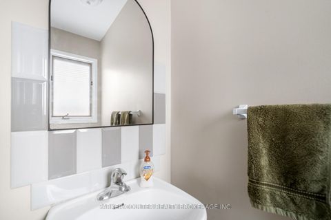 Photo 12 at 82 Barre Drive, Painswick North, Barrie