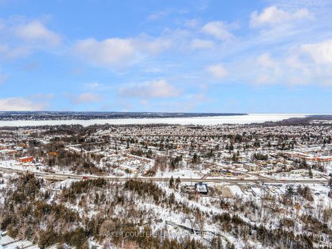 Photo 35 at 82 Barre Drive, Painswick North, Barrie