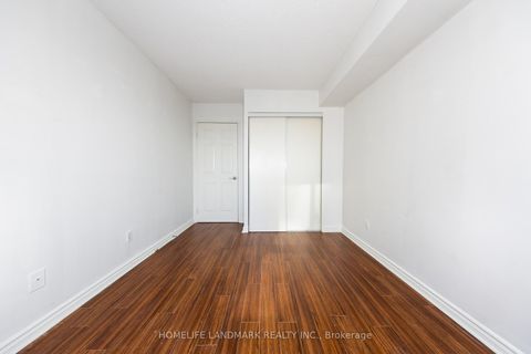 Photo 11 at 711 - 91 Townsgate Drive, Yorkhill, Vaughan