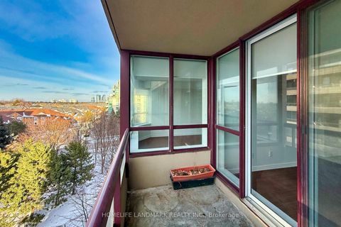 Photo 15 at 711 - 91 Townsgate Drive, Yorkhill, Vaughan