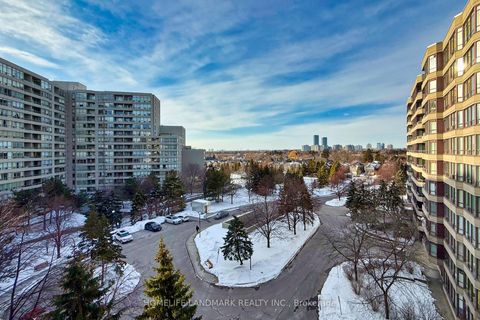 Photo 16 at 711 - 91 Townsgate Drive, Yorkhill, Vaughan