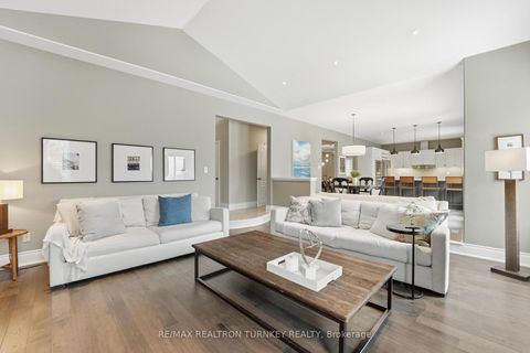 Photo 4 at 668 Foxcroft Boulevard, Wyndham, Newmarket