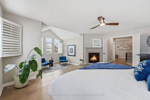 Photo 7 at 668 Foxcroft Boulevard, Wyndham, Newmarket