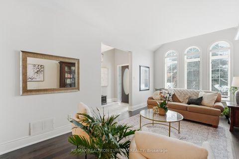 Photo 11 at 668 Foxcroft Boulevard, Wyndham, Newmarket