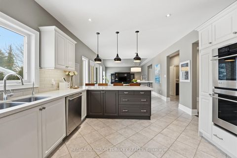 Photo 14 at 668 Foxcroft Boulevard, Wyndham, Newmarket