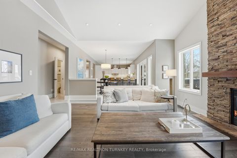 Photo 19 at 668 Foxcroft Boulevard, Wyndham, Newmarket