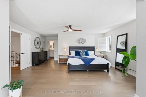 Photo 22 at 668 Foxcroft Boulevard, Wyndham, Newmarket