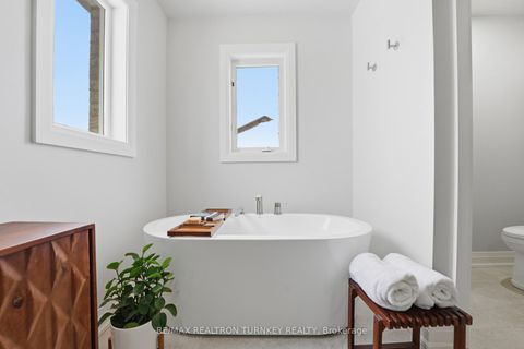 Photo 25 at 668 Foxcroft Boulevard, Wyndham, Newmarket