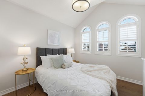 Photo 26 at 668 Foxcroft Boulevard, Wyndham, Newmarket