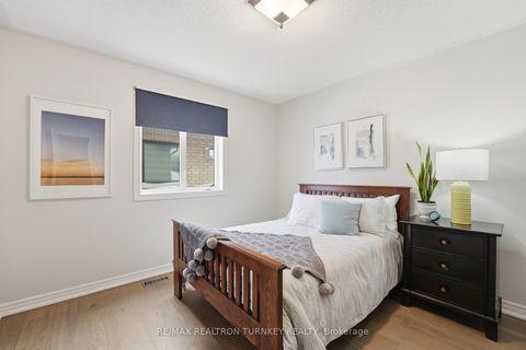 Photo 28 at 668 Foxcroft Boulevard, Wyndham, Newmarket