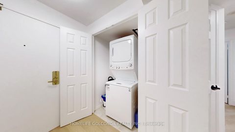 Photo 10 at 305 - 889 Bay Street, Bay Street Corridor, Toronto