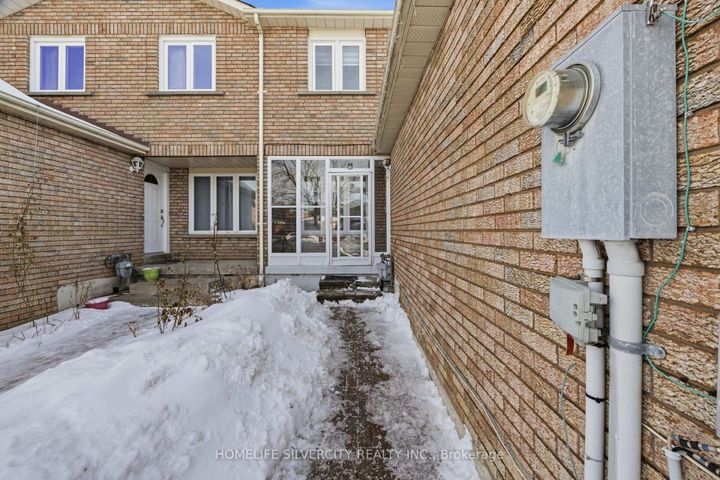 Photo 7 at 77 Tulip Drive, Fletcher's Creek South, Brampton