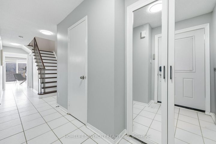Photo 10 at 77 Tulip Drive, Fletcher's Creek South, Brampton