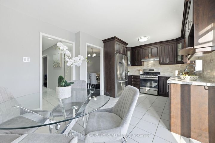 Photo 19 at 77 Tulip Drive, Fletcher's Creek South, Brampton