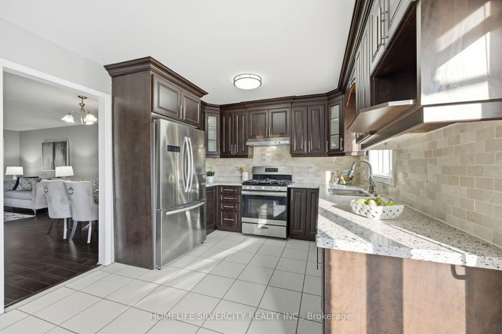 Photo 20 at 77 Tulip Drive, Fletcher's Creek South, Brampton