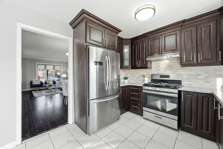 Photo 22 at 77 Tulip Drive, Fletcher's Creek South, Brampton