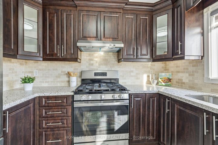 Photo 23 at 77 Tulip Drive, Fletcher's Creek South, Brampton