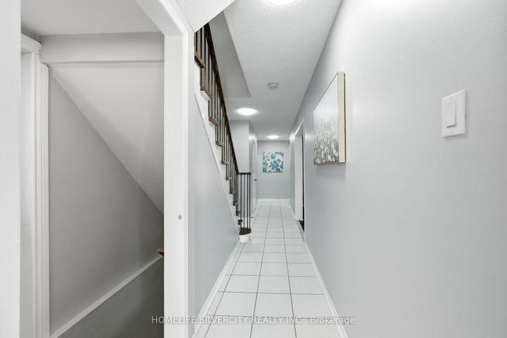 Photo 25 at 77 Tulip Drive, Fletcher's Creek South, Brampton