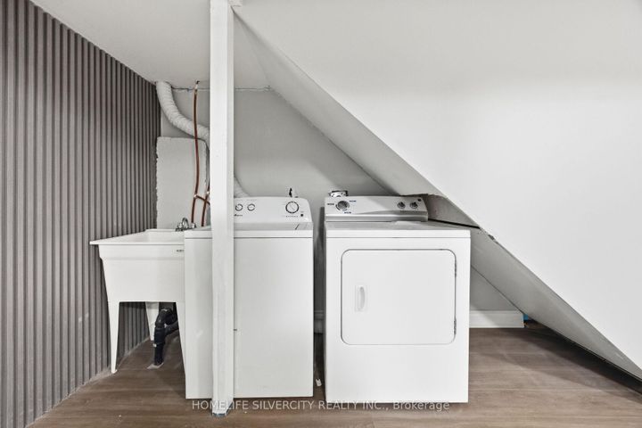 Photo 31 at 77 Tulip Drive, Fletcher's Creek South, Brampton