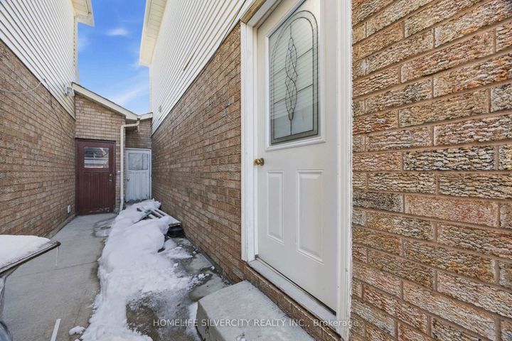 Photo 32 at 77 Tulip Drive, Fletcher's Creek South, Brampton