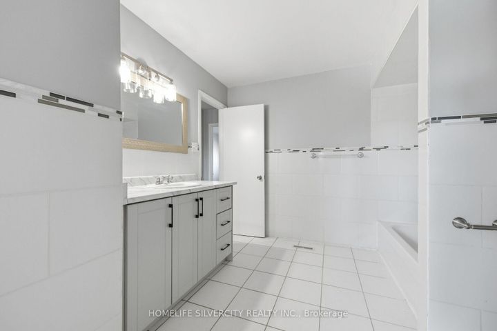 Photo 35 at 77 Tulip Drive, Fletcher's Creek South, Brampton