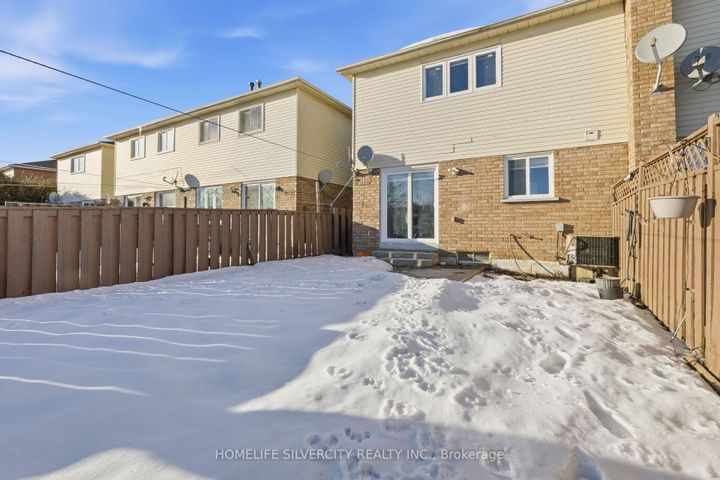 Photo 46 at 77 Tulip Drive, Fletcher's Creek South, Brampton