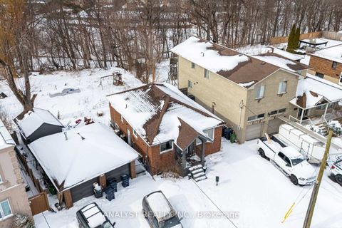 Photo 2 at 266 Calvington Drive, CFB, Toronto