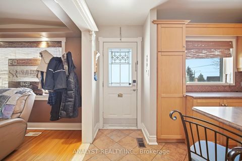 Photo 5 at 266 Calvington Drive, CFB, Toronto