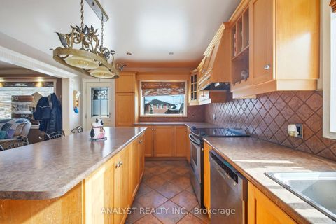 Photo 10 at 266 Calvington Drive, CFB, Toronto