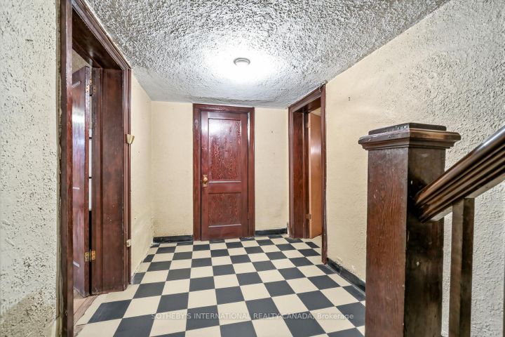 Photo 26 at 10 Gardiner Road, Forest Hill South, Toronto