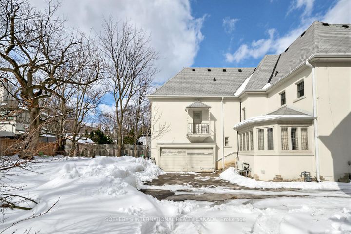 Photo 32 at 10 Gardiner Road, Forest Hill South, Toronto