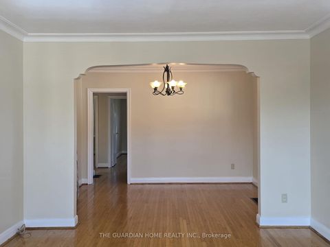 Photo 2 at 15 Princemere Crescent, Maryvale, Toronto
