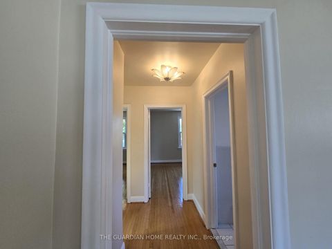 Photo 4 at 15 Princemere Crescent, Maryvale, Toronto