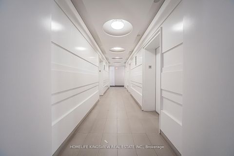 Photo 7 at 1001 - 12 York Street, Waterfront Communities C1, Toronto