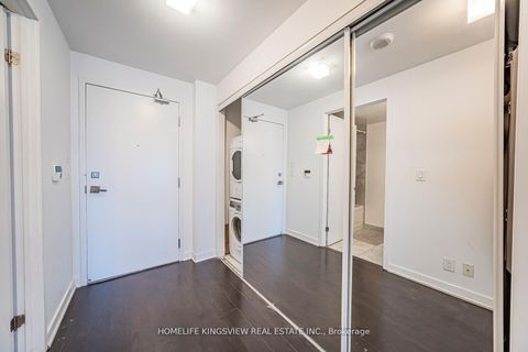 Photo 8 at 1001 - 12 York Street, Waterfront Communities C1, Toronto