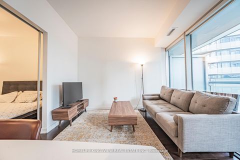 Photo 14 at 1001 - 12 York Street, Waterfront Communities C1, Toronto