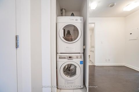 Photo 28 at 1001 - 12 York Street, Waterfront Communities C1, Toronto