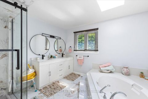 Photo 12 at 1 Bronte Road, Thornlea, Markham