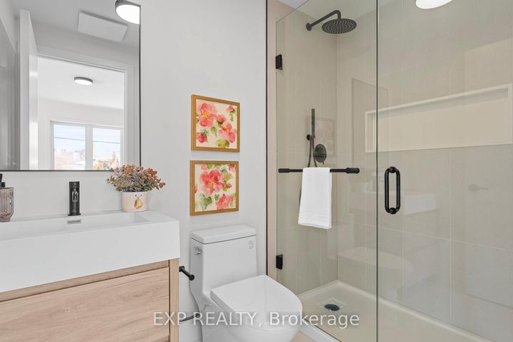 Photo 11 at 124 Dunbar Road, Cooksville, Mississauga