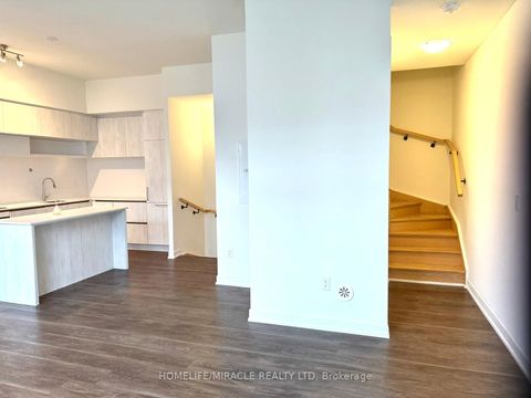 Photo 4 at 924 - 2 Steckley House Lane, Rural Richmond Hill, Richmond Hill