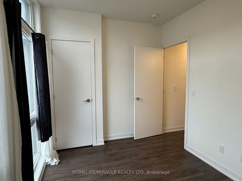 Photo 8 at 924 - 2 Steckley House Lane, Rural Richmond Hill, Richmond Hill